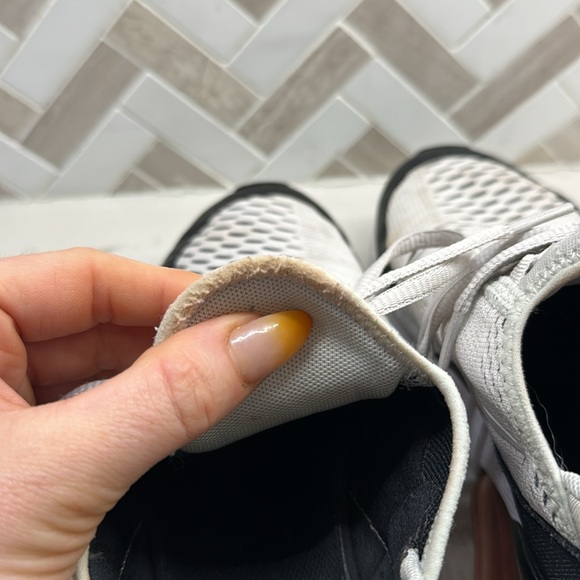 AIRMAX 270/ Donated - Picture 4 of 8